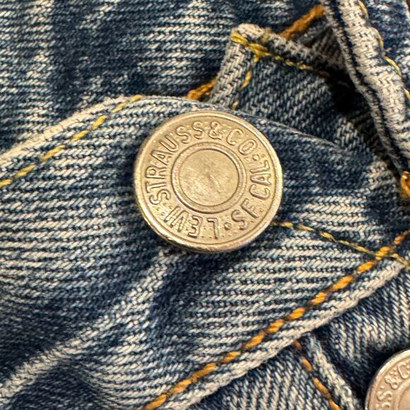 Levi's Denim Jeans - Classic Style & Comfort - Picture 5 of 5